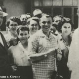Ю.А. Гагарин - первый космонавт. - Ю.А. Гагарин с сотрудниками санатория «Сочи». Сочи, 16 мая 1961 г. МКУ «Архив г. Сочи». ФДК. Оп. 1. Ед. Хр. 3744.